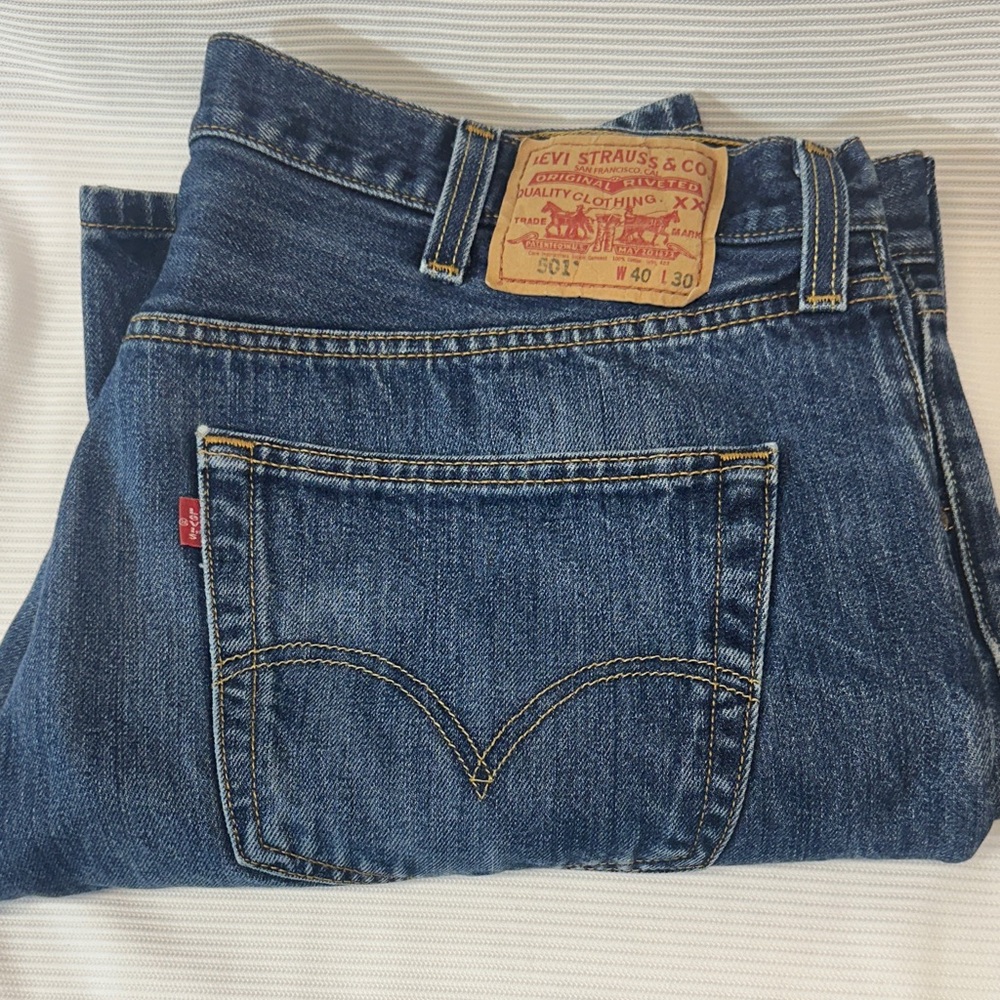 Levi's Men's Classic Indigo Straight Jeans 501 button fly